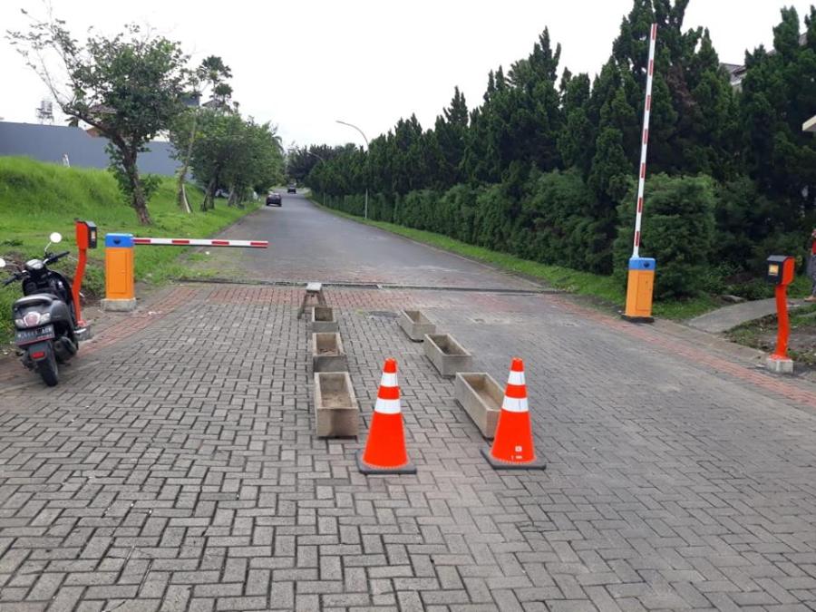 Portal Parkir Otomatis Villa Puncak Tidar