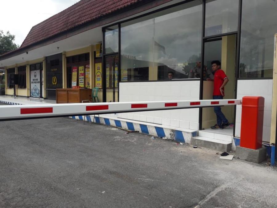 Palang Parkir Otomatis di Polres Ngawi