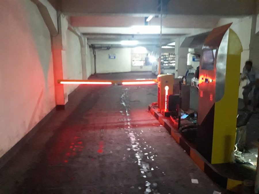 Sistem Parkir dengan LPR Camera