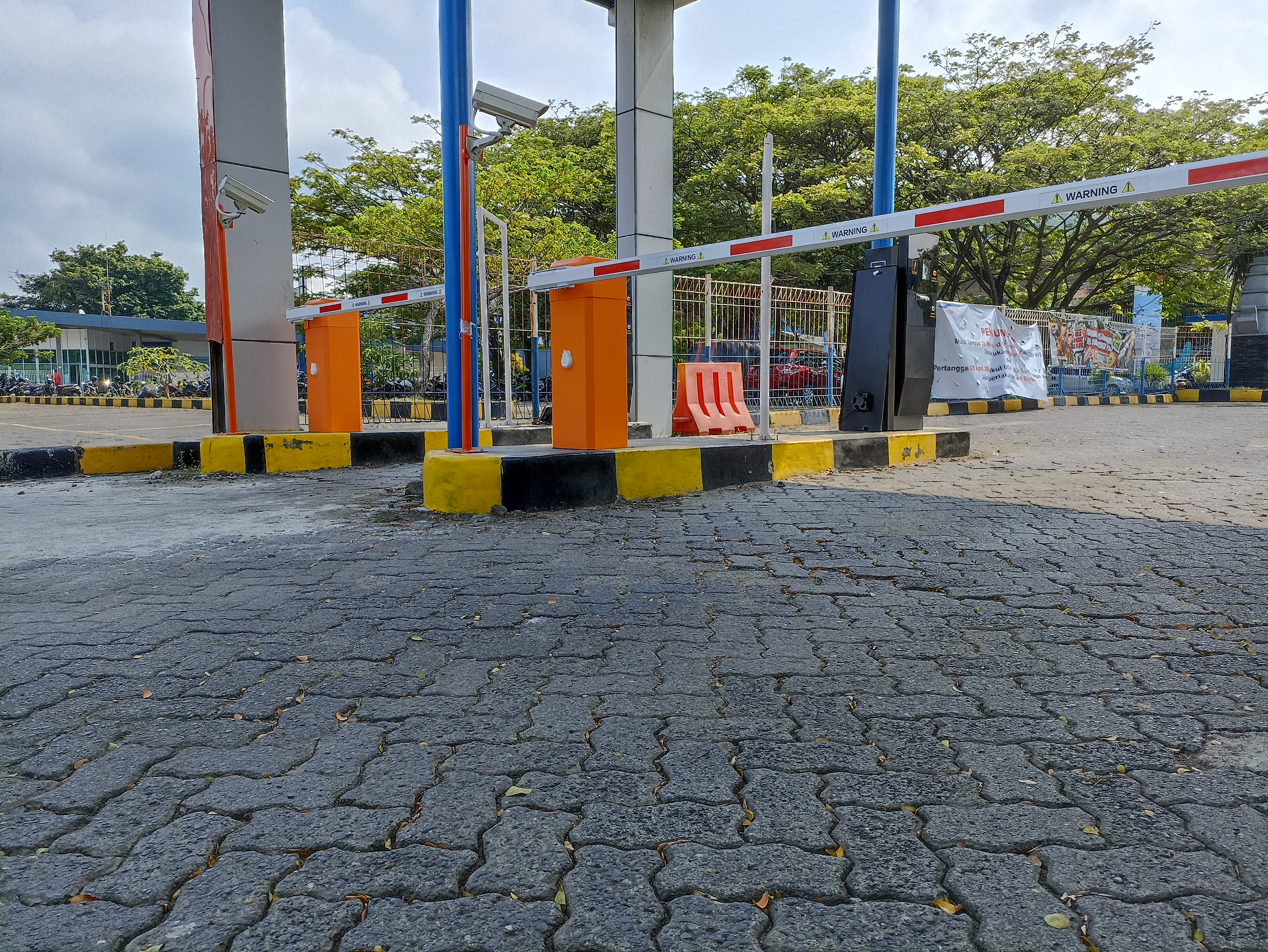 Sistem Parkir Semi Manless Semi Cashless di ASDP Pelabuhan Penyebrangan Merak